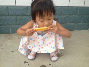 和宝宝直播吃瓜,萌态十足,网友直呼可爱到爆