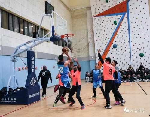 打篮球女吃瓜,揭秘球场内外那些事儿